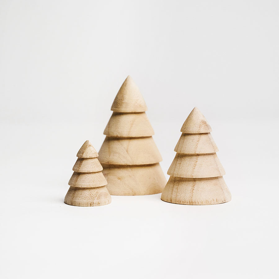 Kit Sapins de Noël en Bois – Lot de 2 avec Guirlande et Boules