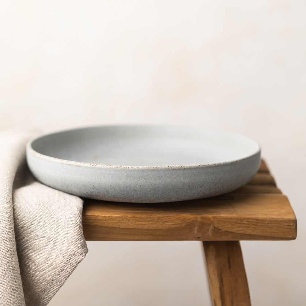 assiette en céramique gris bleu