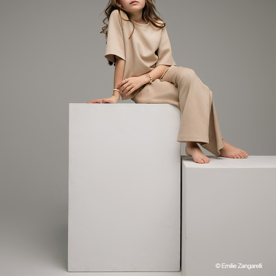 Rectangular wooden cube for Studio shooting