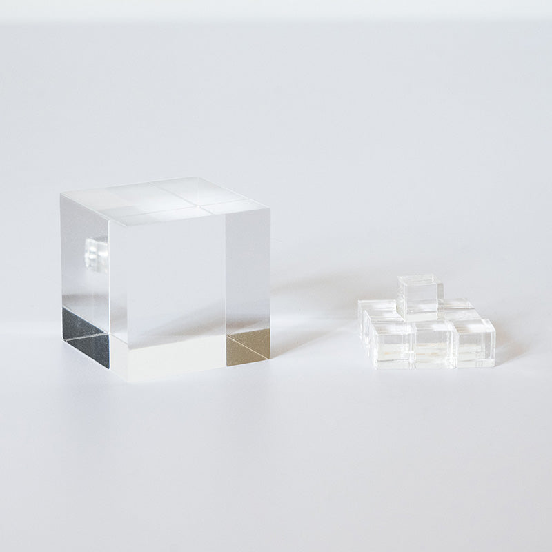 Base redonda transparente gruesa.