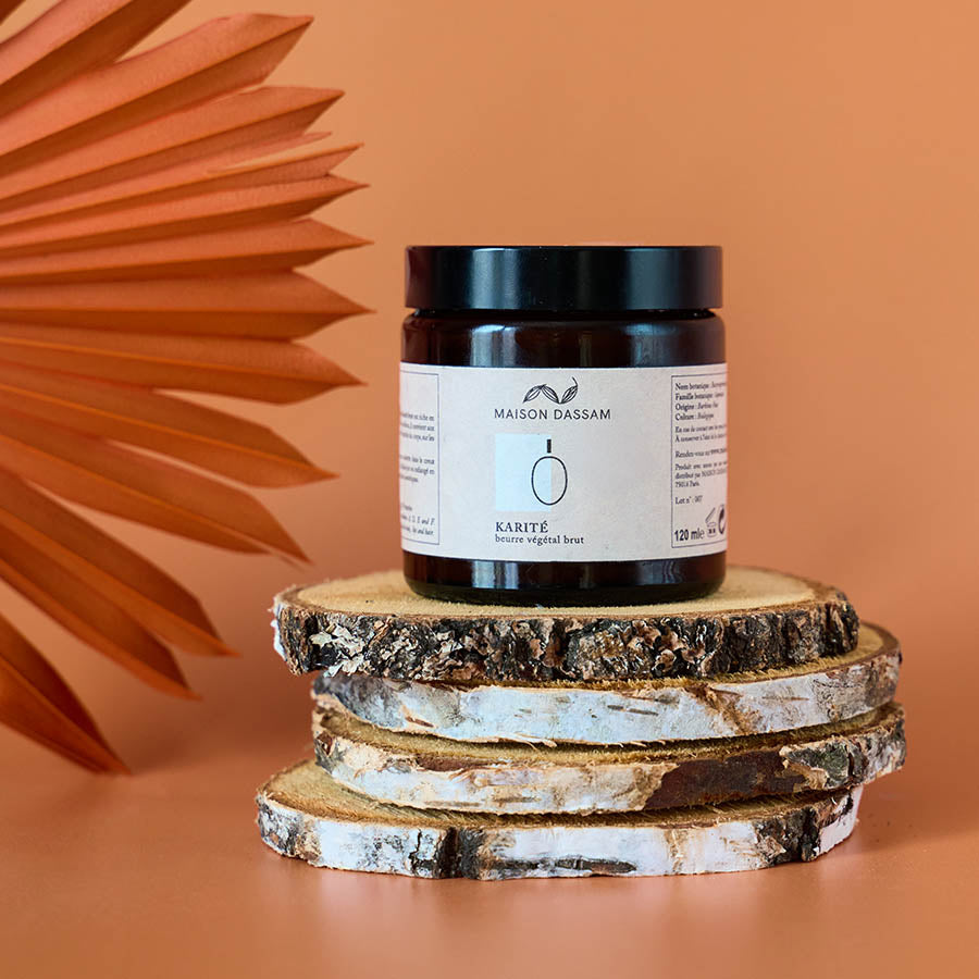 Pequeños troncos de madera natural.